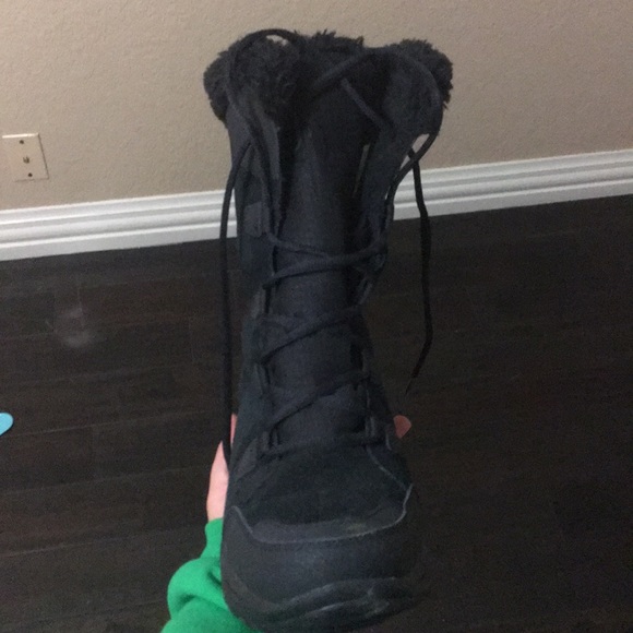 COLUMBIA SNOW BOOTS! - Picture 3 of 4